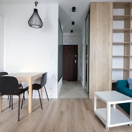 - Aparts Konstruktorska * Varšava