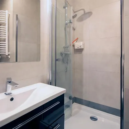 - Aparts Konstruktorska Apartman Varsó