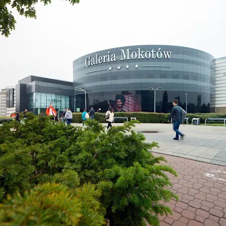 - Aparts Konstruktorska Apartman Varsó