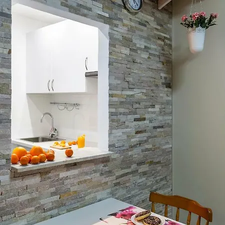 - Aparts Konstruktorska Apartmán